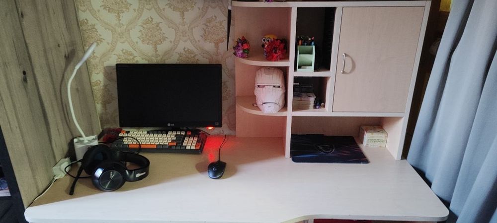 Компьютерный- письменный стол