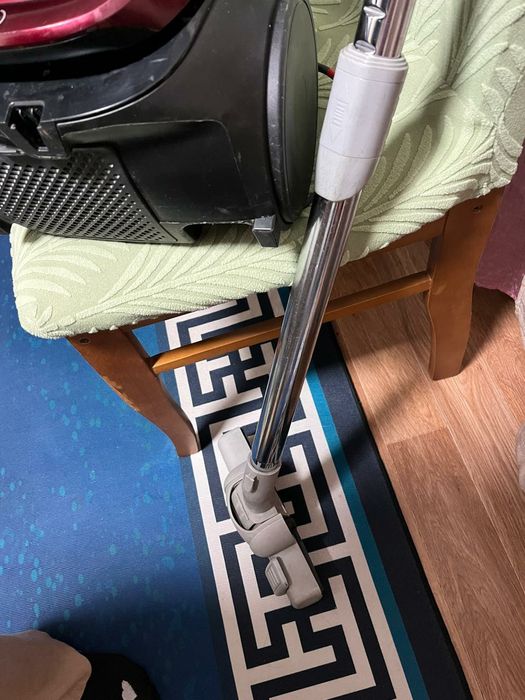 Пылесос срочно продам