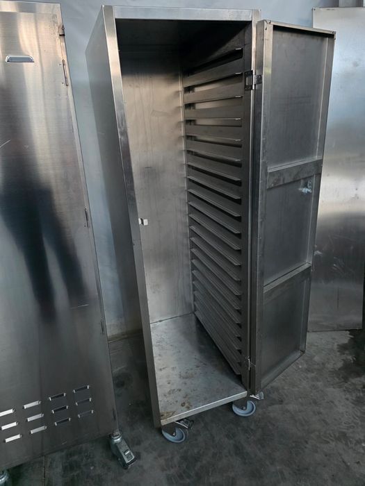 Различни немски колички от неръждаема стомана за тави с размери 60/40с