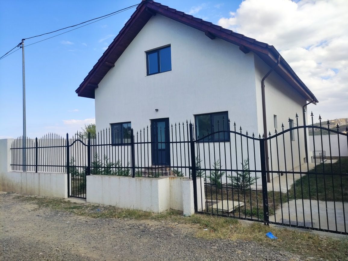 Vând casa  strada liniștită și privată /schimb cu ap