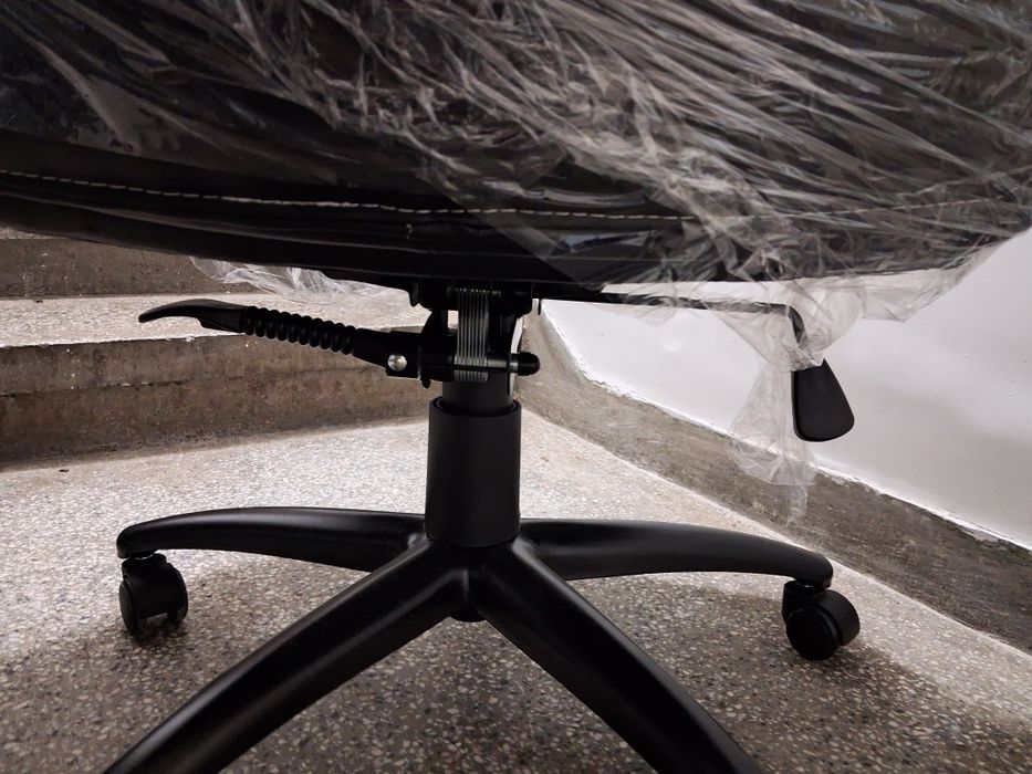 Нов Офис стол от Just -  TAMDRUP,  мемори пяна