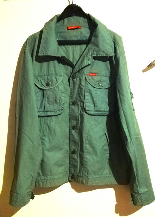 Мъжка ветровка в зелено