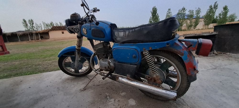 Vosxot motosikl sotiladi