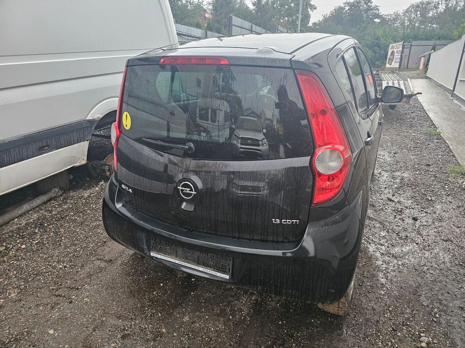 Dezmembrez Opel Agila B 1.3 cod D13A 55KW an 2008 volan stanga