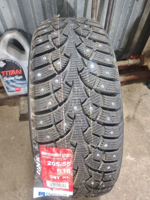 Шина зимняя R16 новая