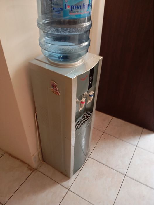 Диспенсър за вода