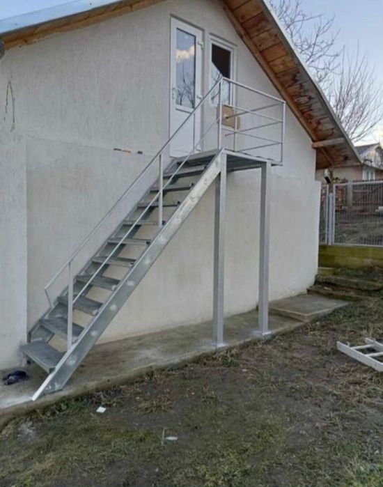 Scara metalica zincata  exterioara pentru ,case, beciuri și incendii