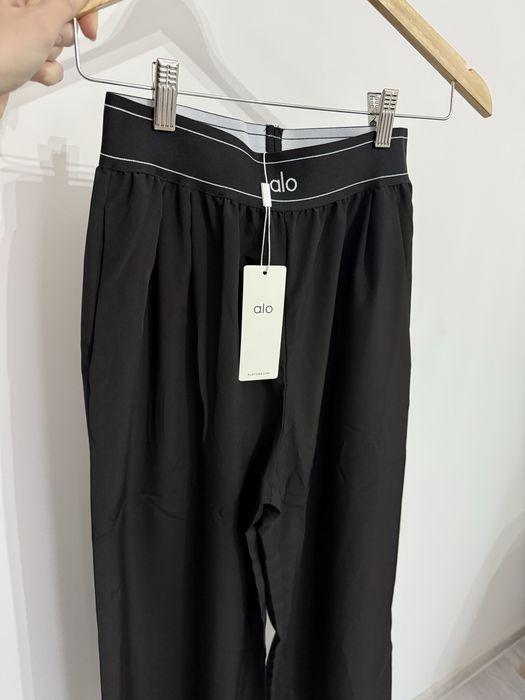 Pantaloni femei Alo Yoga