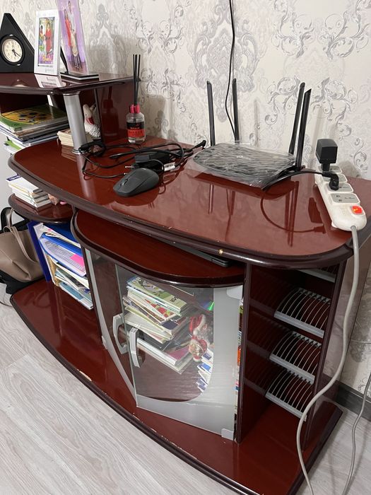 продается тумба под телевизор