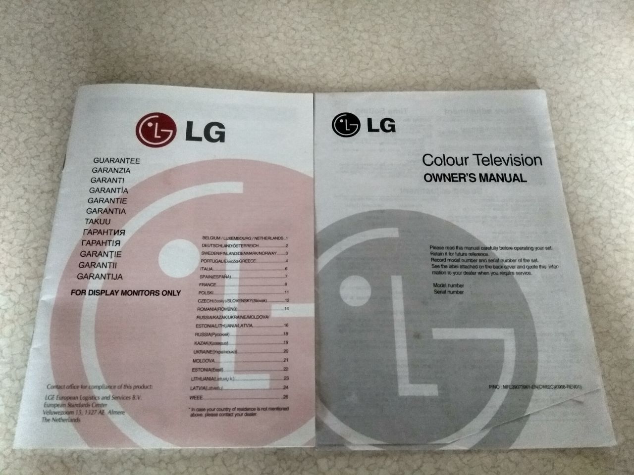 Телевизор LG LED. Диагональ 70см. Тумбочка под телевизор в подарокВ от