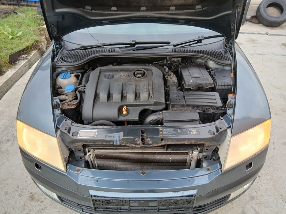 bara aripa use tragar capota grila far stop skoda octavia 2 2007