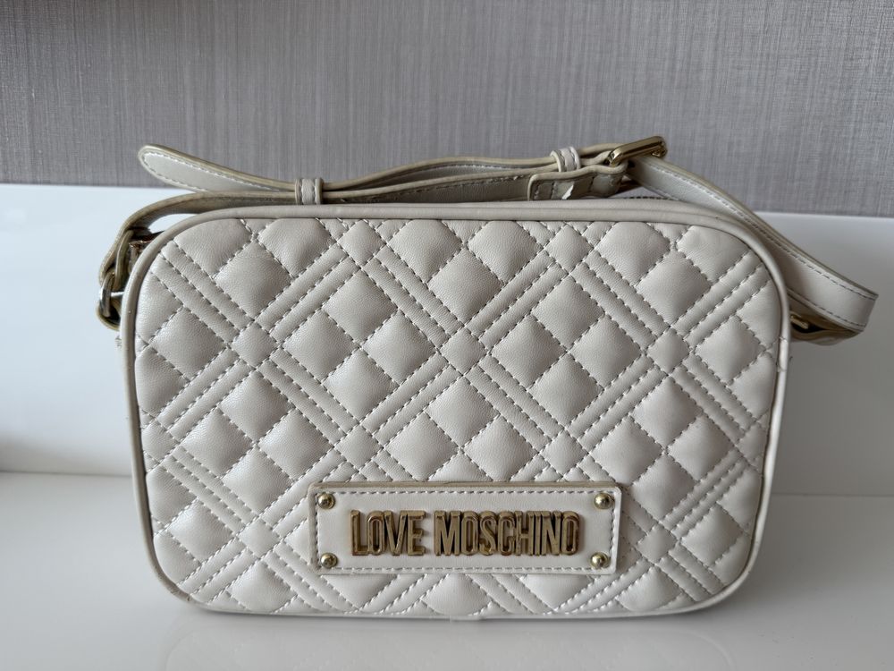 Дамска чанта Love Moschino, Guess