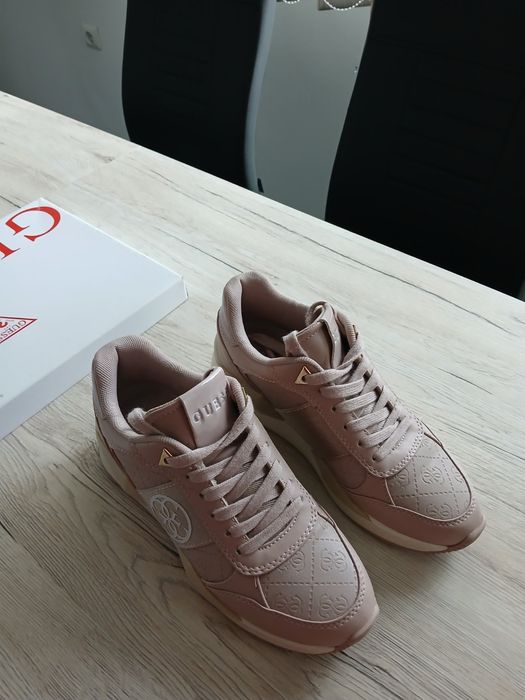 Спортни обувки Guess