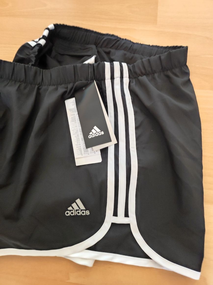 Къси панталонки Adidas номер М  4 чисто нови