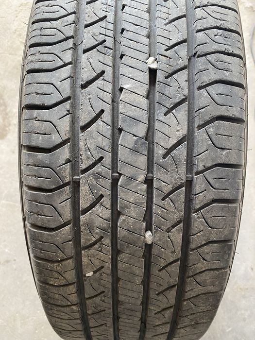 Автомобилна гума за лек автомобил