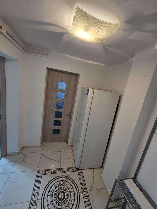 De inchiriat apartament zona polivalenta ,targoviste