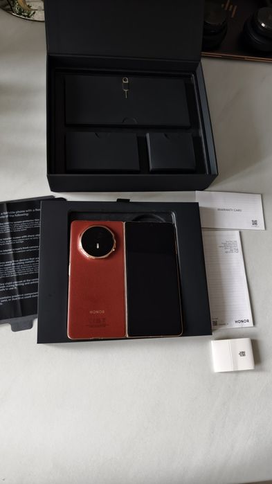 Vând Honor Magic V3 impecabil Reddish Brown