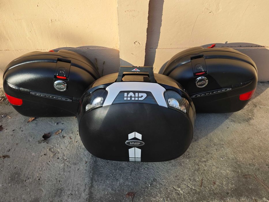 Vand Motocicleta Suzuki SV650s ABS Neagra 2008 70000+ km 3 Case GIVI