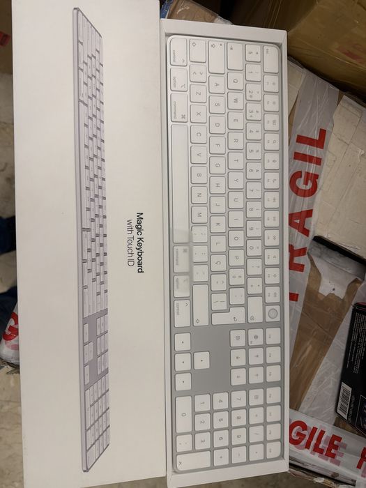 Apple magic keyboard cu touch id layout qwerty nou original