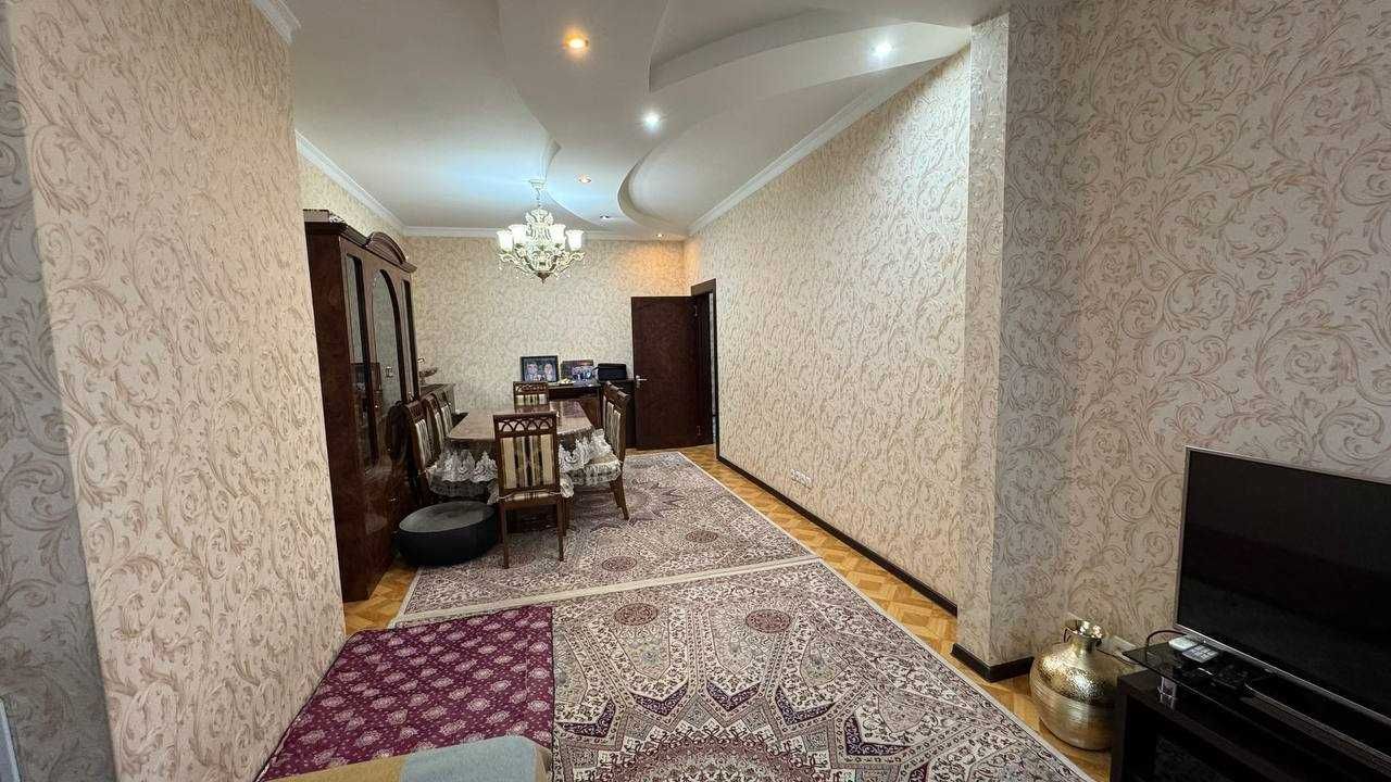 Продаётся 4-комнатная квартира в Юнусабаде, 17 квартал
