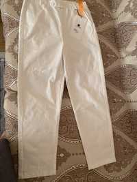 Белое джинсовые брюки