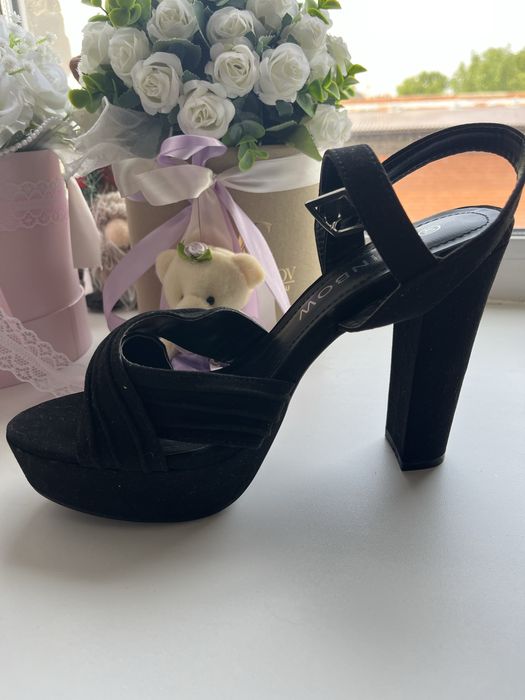 Босоножки замшевые