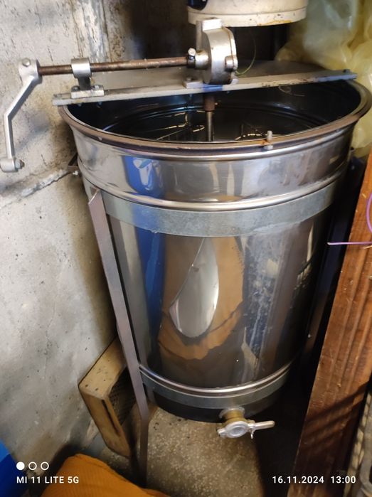 Центрофуга за мед