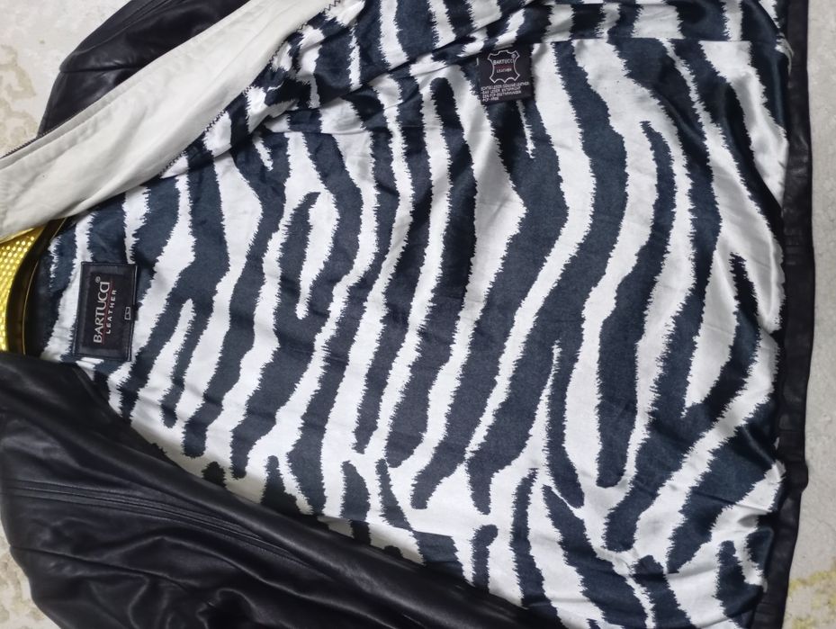 Кожаная куртка размер L