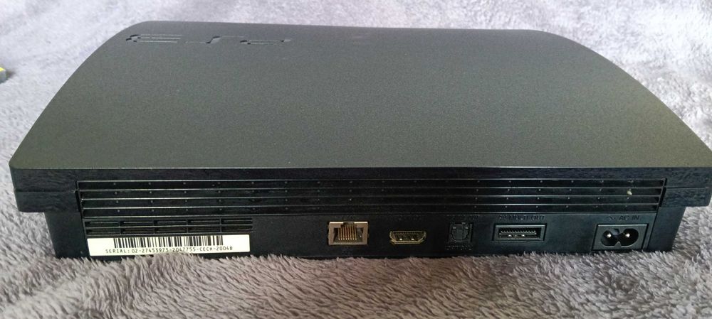 Playstation 3 Slim, КАТО НОВА,НЕ ОТВАРЯНА+ 2 DualShock 3+ GTA4 + 640GB