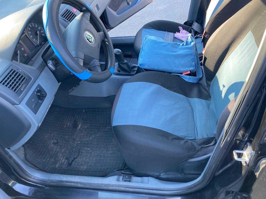 Skoda Fabia; culoare neagra
Vind Skoda Fabiamotorizare 1.4 benzina, Cu