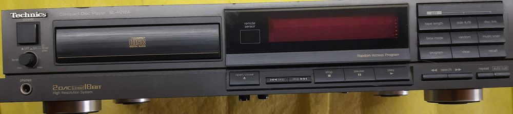 Technics Compact Disc Player SL-P212A