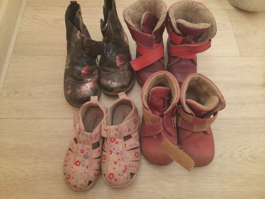 Бесплатно отдам детскую обувь на 2-3-4 годика