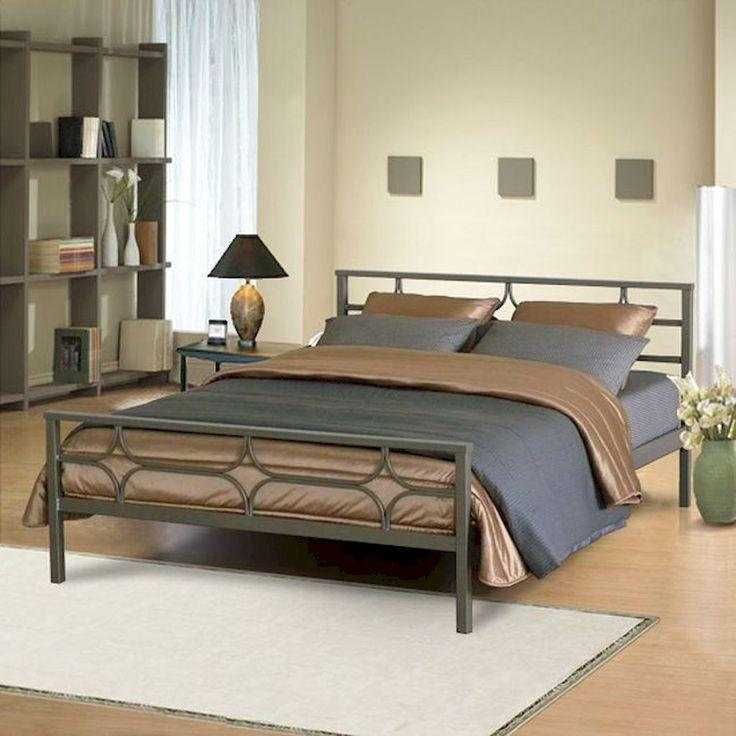 Кровать из металла.