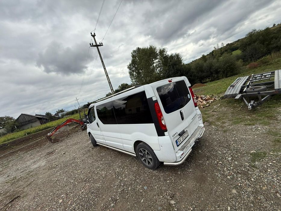 Vând Opel vivaro 2013. 8+1 motor 2.0