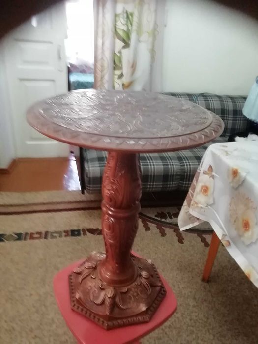 Столик декоративный из ПВХ