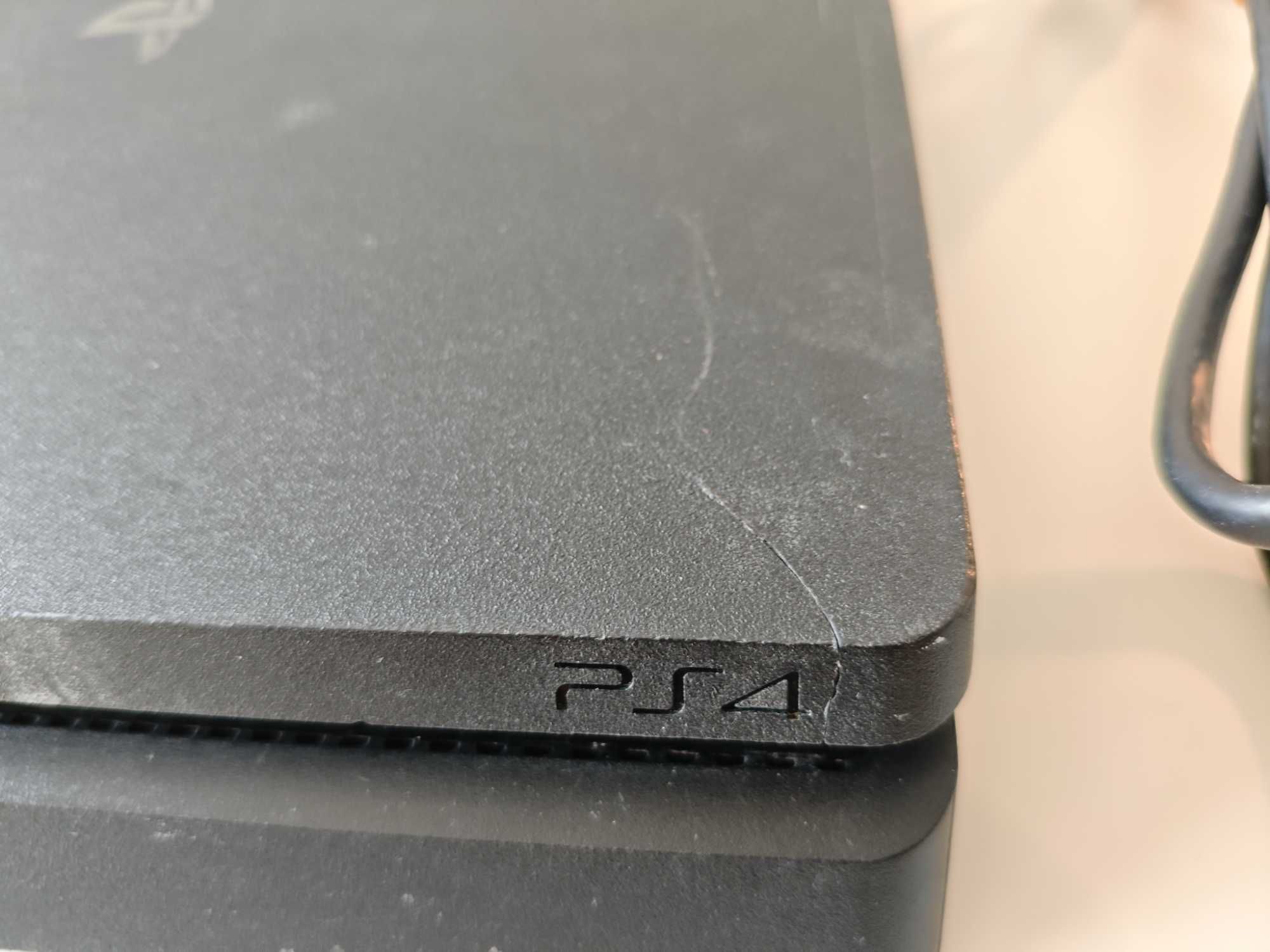 Playstation 4 Slim + 3 игри PS4