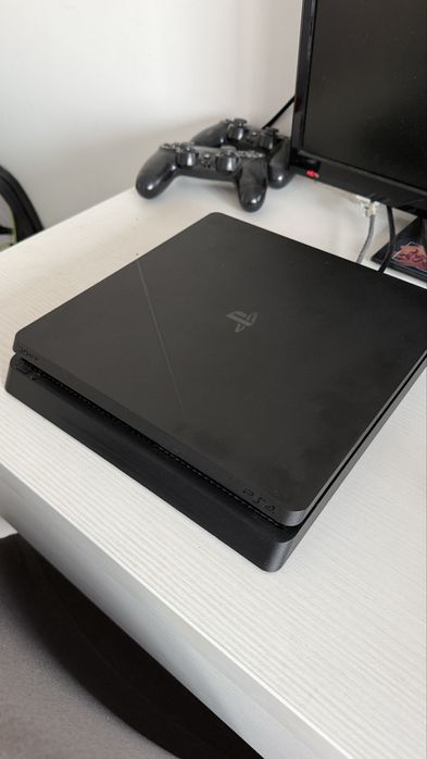 Vand PS4 Slim,cu FC 24 si God of War