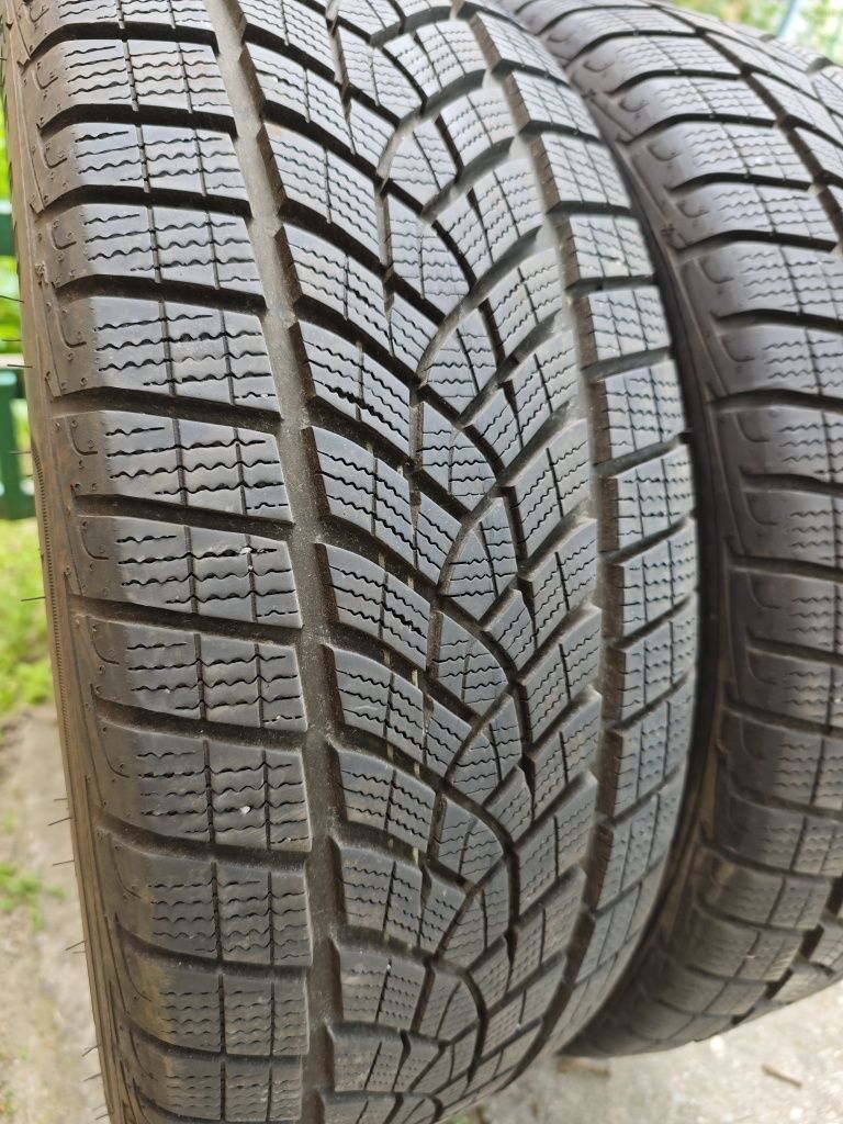 Зимни гуми Goodyear 225/55/19
