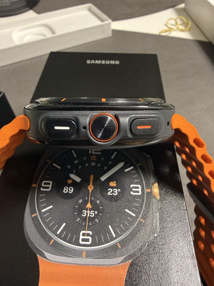 Samsung Galaxy Watch 47 LTE – като нов, ползван 4 месеца, гаранция.