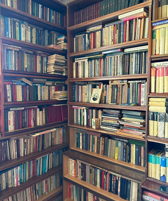 Продаются книги. В большом количестве. Разные