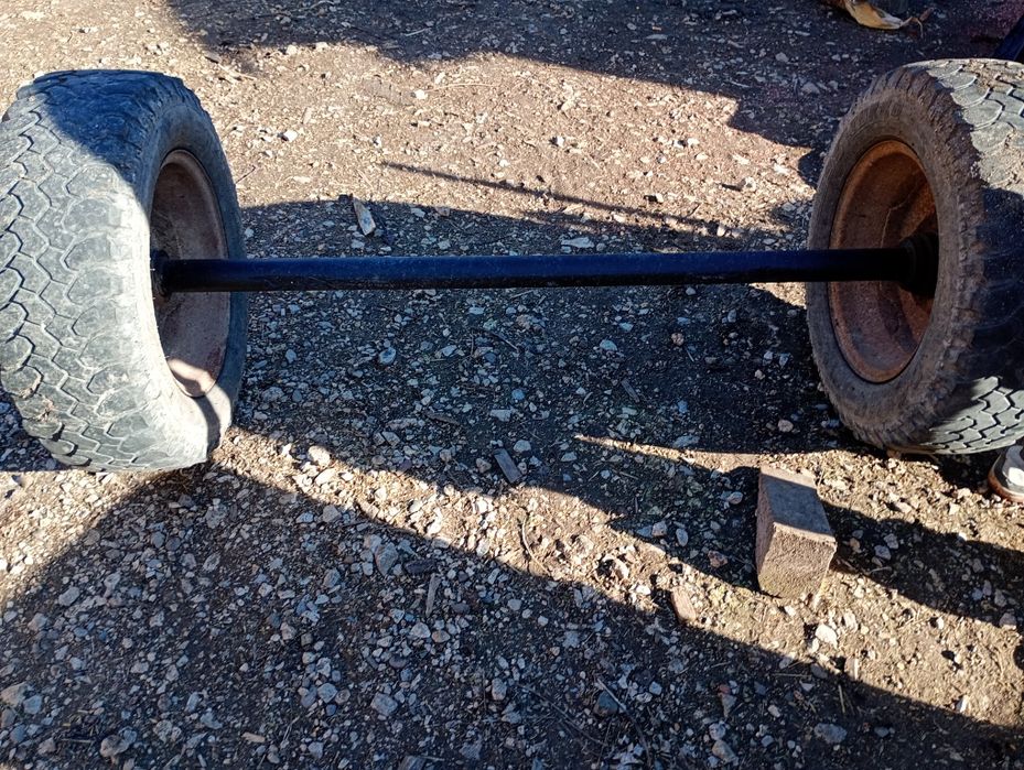 Vând axă in stare foarte buna