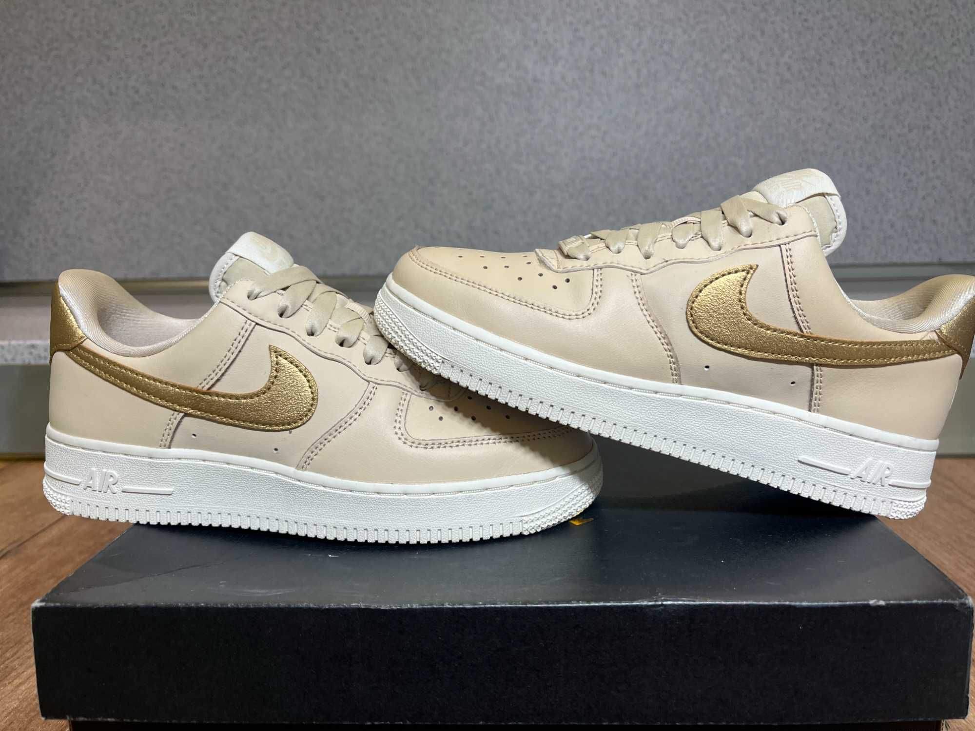 ОРИГИНАЛНИ *** Nike Air Force 1 Low '07 Sanddrift Metallic Gold