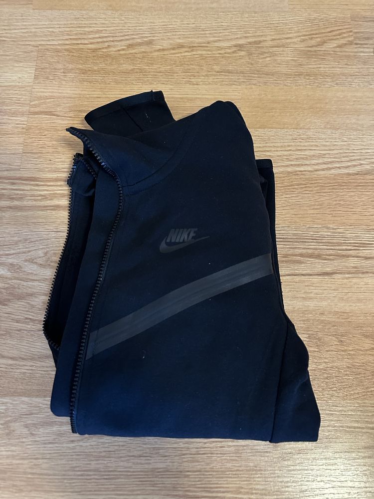 Nike tech fleece