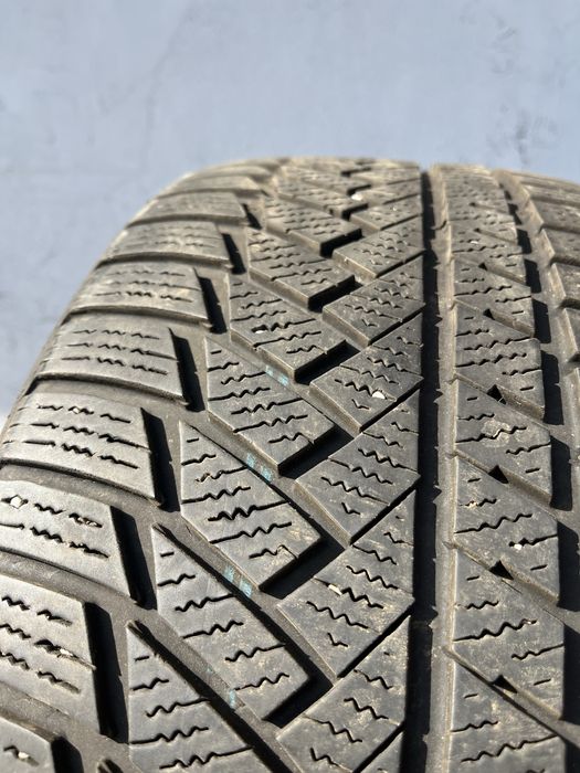 2 бр. зимни гуми 235/45/18 Continental 6 mm DOT 3518