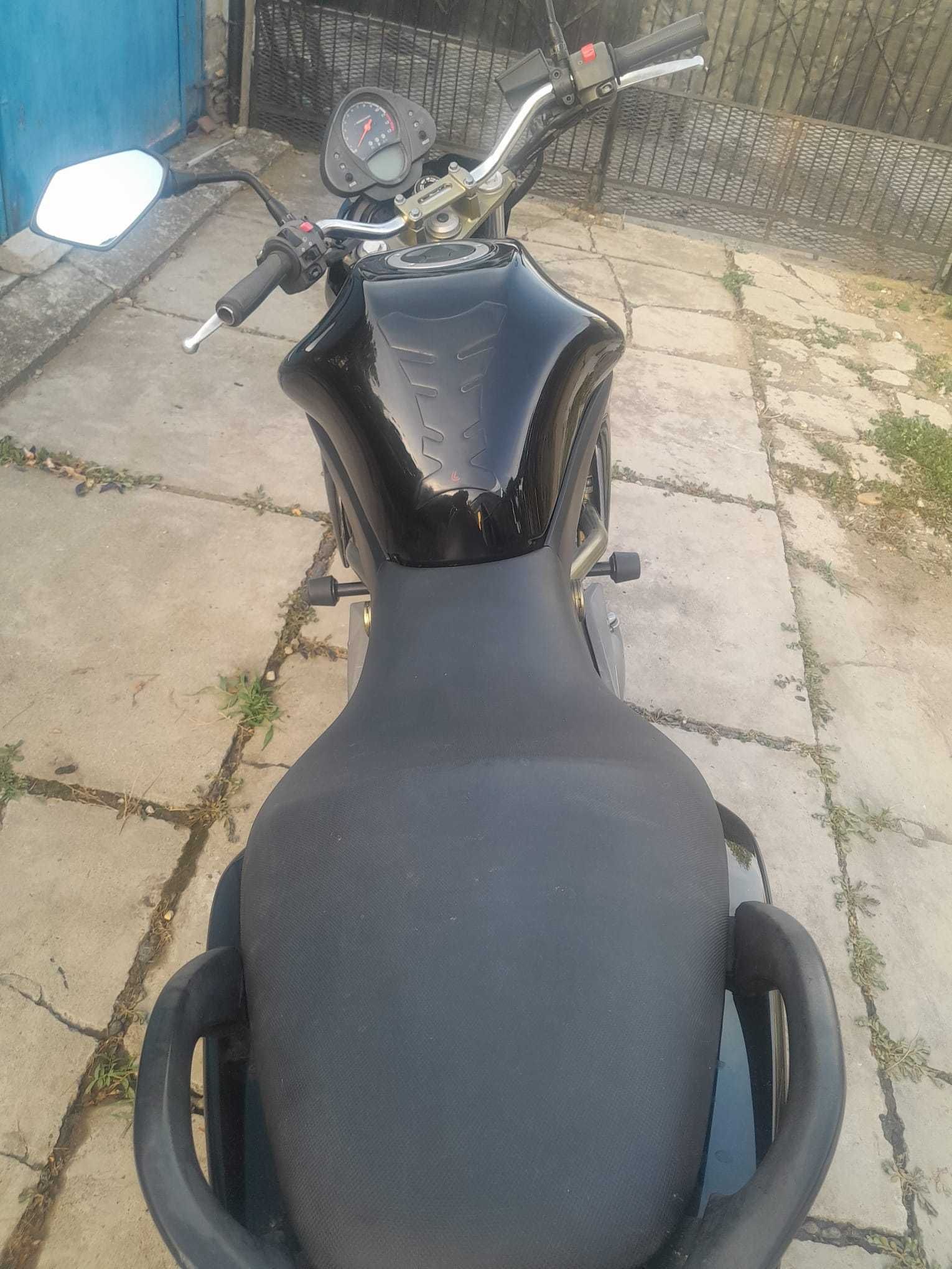 Vând Kawasaki ER6-N limitat legal A2