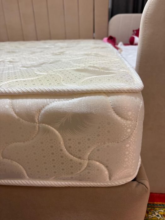 Продается матрац в хорошем состоянии