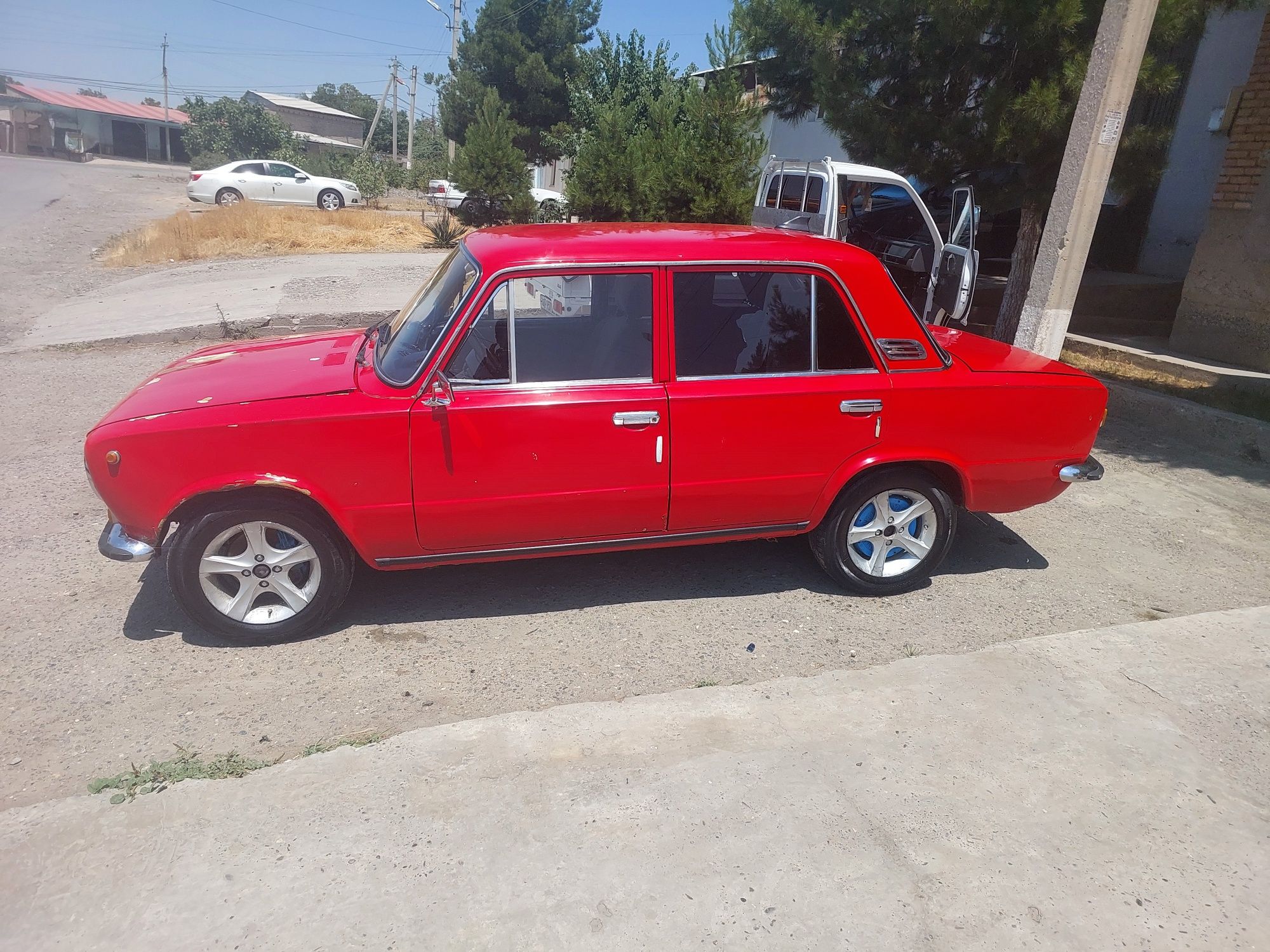 Vaz 21011 sotiladi narxi 14 Milyon kelishamiz