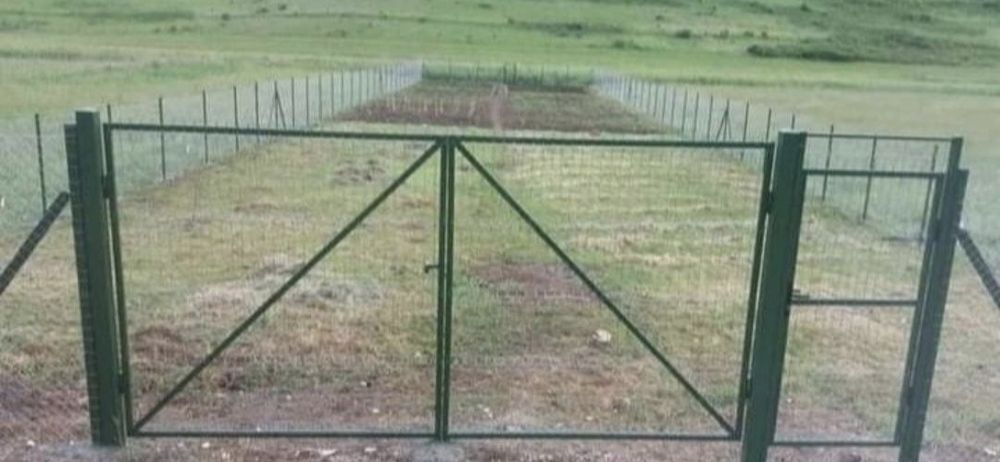 Construim garduri si porti din sipca metalica, panouri stil jaluzele,