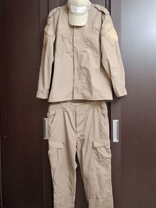 Продаётся спец.одежда охранника,в хорошем состоянии.