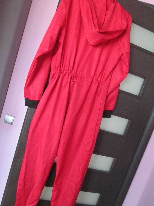 pantaloni  salopeta rosie cu gluga M